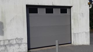 Porte de garage sectionnelle motorisée Surzur