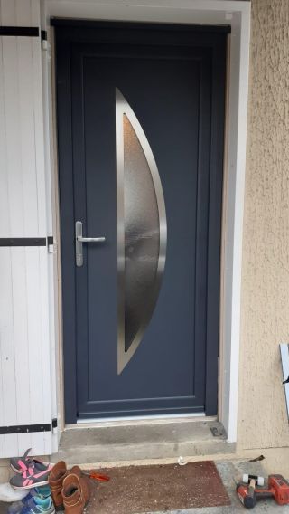 Porte d'entrée en aluminium modèle ECOTHERME.