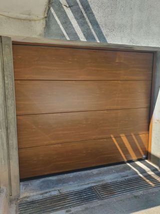 Porte de garage chêne doré de qualité à GIROMAGNY