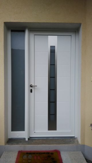 Porte d'entrée en PVC Mérida de qualité.