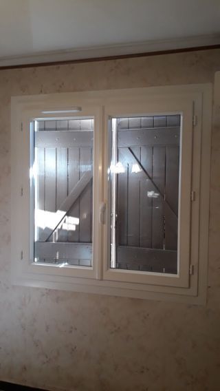 Pose en rénovation de fenêtres PVC avec vitrage Phony 2 à Teyran.