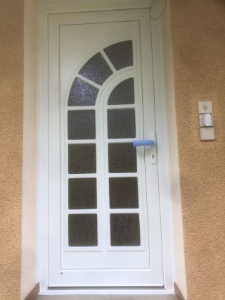 Porte d'entrée PVC blanc modèle LISBONNE.
