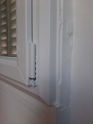 Fenêtre PVC phonique avec conservation persiennes.