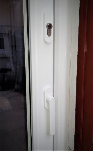 Porte-fenêtre PVC T70, serrure et poignée extra plate