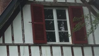 Fenêtres bois croisillons rapportés style traditionnel.