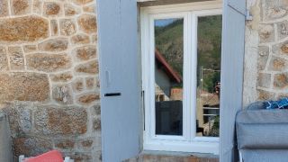 Porte-fenêtre T70 de qualité à ARCENS