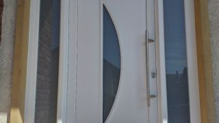Porte PVC Quito blanc avec poignée inox.