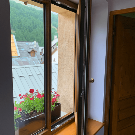 Fenêtres PVC T70 imitation bois à Monêtier