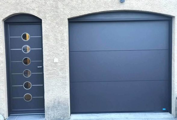 Porte d'entrée et porte de garage de qualité à Briançon