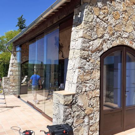 TRYBA Roquebrune-sur-Argens : fermeture terrasse verre coulissant.