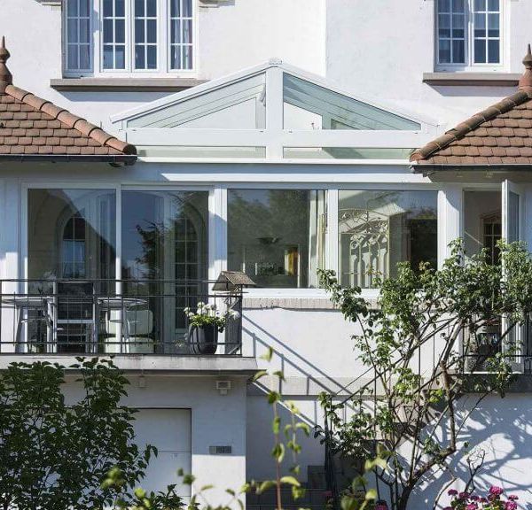 veranda-blanc-toit-vitree-double-pente-classique-1920-1080-4-1024x576_1.jpg