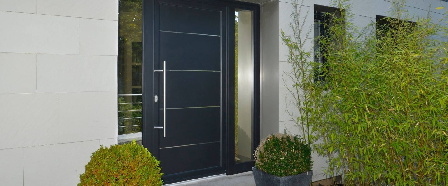 Porte gris anthracite : aluminium, PVC, bois | TRYBA
