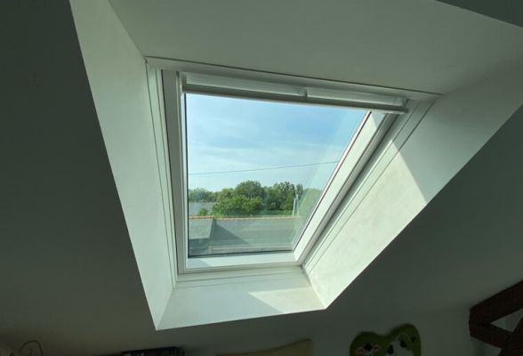 Menuiseries de qualité à ERBRAY : fenêtre de toit TRYBA FT84.