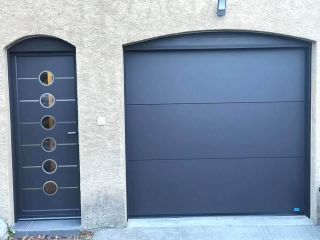 Porte d'entrée et porte de garage de qualité à Briançon