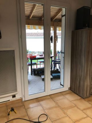 Installation de portes fenêtres PVC avec volets roulants à Livron-sur-Drôme
