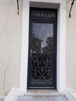 Installation de porte d'entrée à Crosne