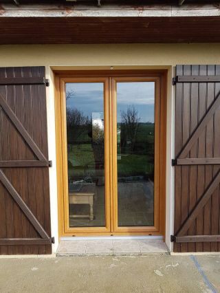 Portes fenêtres PVC gamme T70 imitation bois.