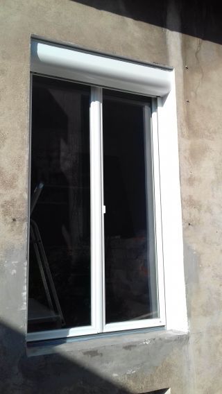 Porte fenêtre PVC T84 avec volet roulant intégré